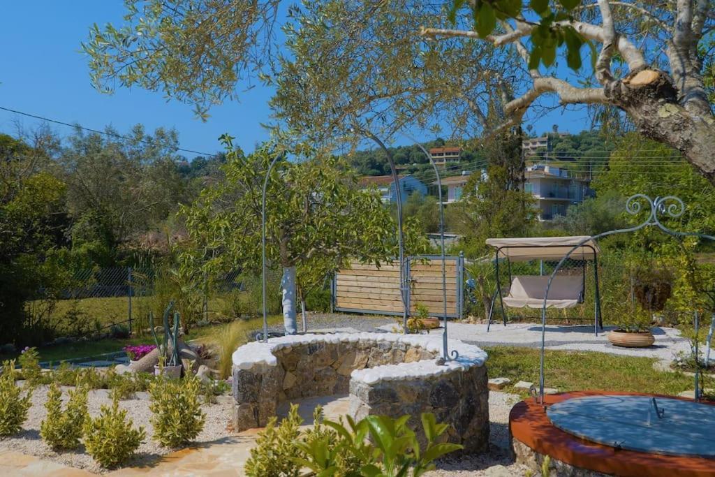 The Red House In Dassia מראה חיצוני תמונה